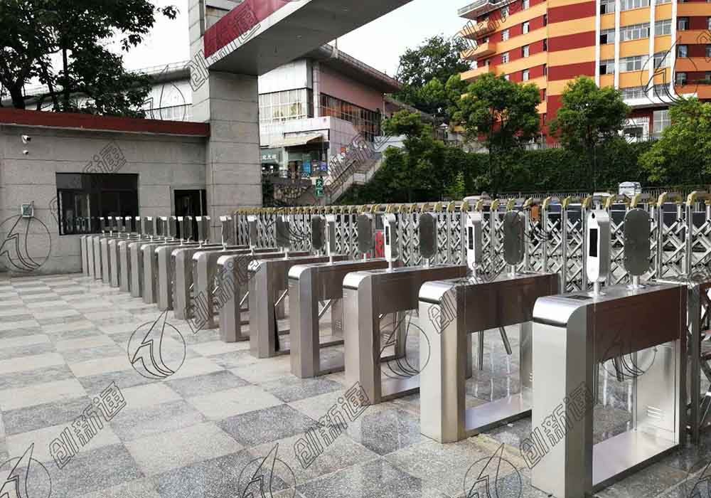 人臉識別無刷三輥閘中車貴陽車輛案例-創(chuàng)新通